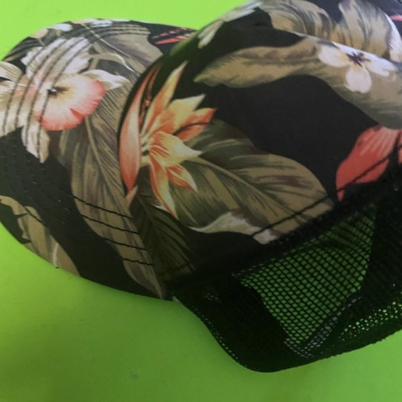 BILLABONG FLORAL and NET - Picture 6 of 6